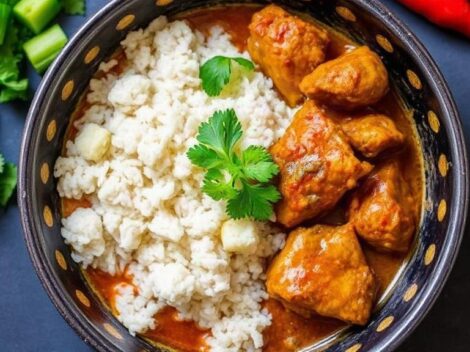 Pasta curry w mięsnym wydaniu: od łagodnego duszenia po ogień na talerzu